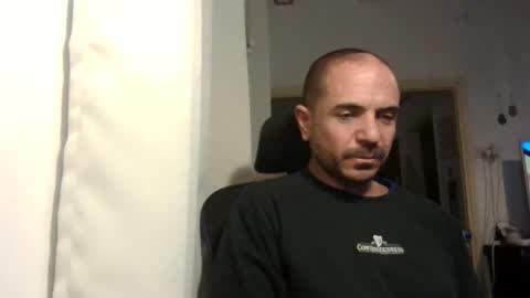 Snapshot of emmagold123 chatting on 12-21-25, 09:00 Ariel online show from 12-21-25, 09:00