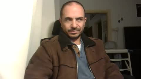 Snapshot of emmagold123 chatting on 01-12-26, 10:37 Ariel online show from 01-12-26, 10:37