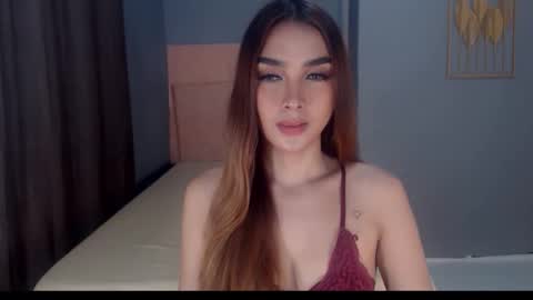 Snapshot of emmahardcockts chatting on 02-12-26, 02:50 Emma online show from 02-12-26, 02:50