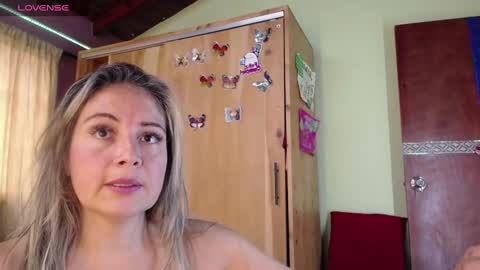 Snapshot of emmahenderson chatting on 12-15-24, 02:16 Andrea online show from 12-15-24, 02:16