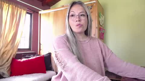 Snapshot of emmahenderson chatting on 01-15-25, 05:47 Andrea online show from 01-15-25, 05:47