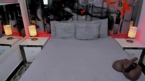 EMMA HILL online show from 10-22-25, 11:10