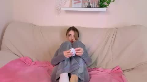 Emma online show from 10-10-25, 04:11