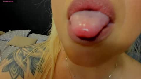 Snapshot of emmamaturre chatting on 01-27-25, 12:01 Emma online show from 01-27-25, 12:01