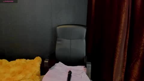 Snapshot of emmamaturre chatting on 03-09-25, 02:29 Emma online show from 03-09-25, 02:29