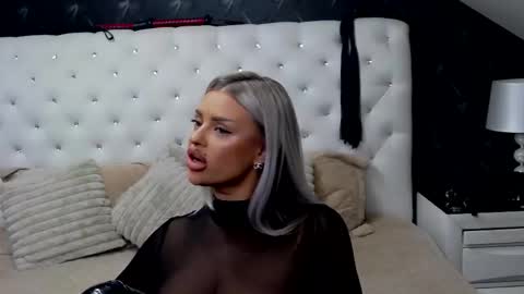 Emma Mavis online show from 01-18-26, 11:14