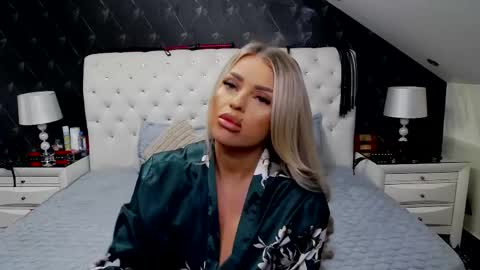 Snapshot of emmamavis chatting on 05-04-26, 05:58 Emma Mavis online show from 05-04-26, 05:58