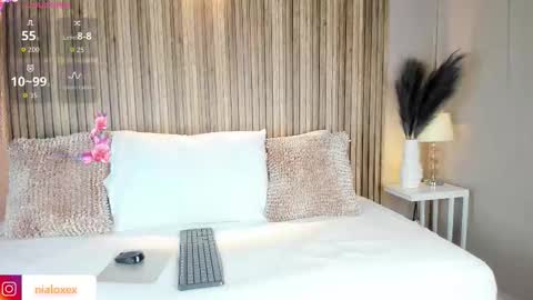 EmmaMillerr  online show from 10-20-25, 11:32