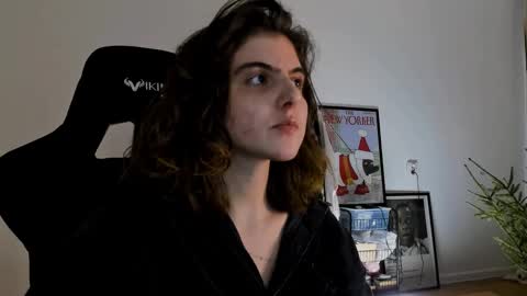 Snapshot of emmamon chatting on 12-25-24, 08:28 Emma online show from 12-25-24, 08:28