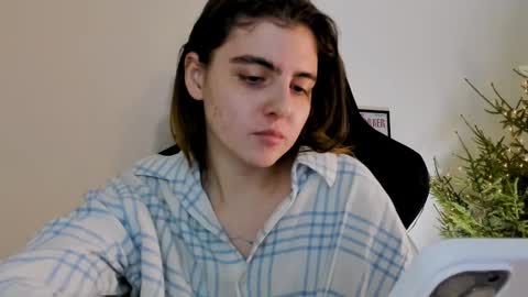 Snapshot of emmamon chatting on 12-30-24, 07:21 Emma online show from 12-30-24, 07:21