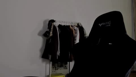 Snapshot of emmamon chatting on 02-12-25, 07:45 Emma online show from 02-12-25, 07:45