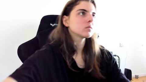 Snapshot of emmamon chatting on 09-12-25, 06:46 Emma online show from 09-12-25, 06:46