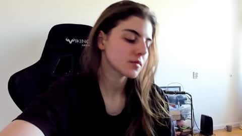 Snapshot of emmamon chatting on 10-07-25, 11:29 Emma online show from 10-07-25, 11:29