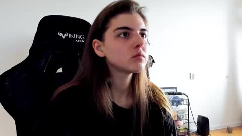 Snapshot of emmamon chatting on 10-12-25, 10:14 Emma online show from 10-12-25, 10:14