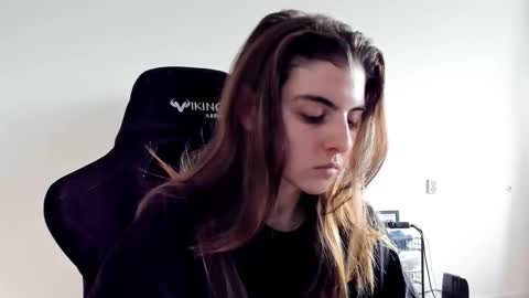 Snapshot of emmamon chatting on 10-13-25, 10:37 Emma online show from 10-13-25, 10:37