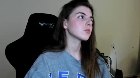 Snapshot of emmamon chatting on 11-12-25, 03:01 Emma online show from 11-12-25, 03:01