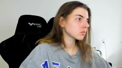 Snapshot of emmamon chatting on 11-13-25, 11:09 Emma online show from 11-13-25, 11:09