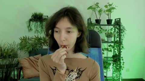 Snapshot of emmanuellbrown chatting on 12-16-25, 10:09 emmanuellbrown online show from 12-16-25, 10:09