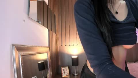 Snapshot of emmarios_qm chatting on 04-10-26, 08:13 Emma online show from 04-10-26, 08:13