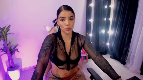 Snapshot of emmarusselx chatting on 01-21-25, 02:59 Emma Russell online show from 01-21-25, 02:59