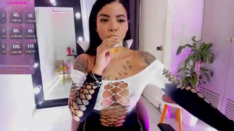 Snapshot of emmarusselx chatting on 09-27-25, 10:48 Emma Russell online show from 09-27-25, 10:48