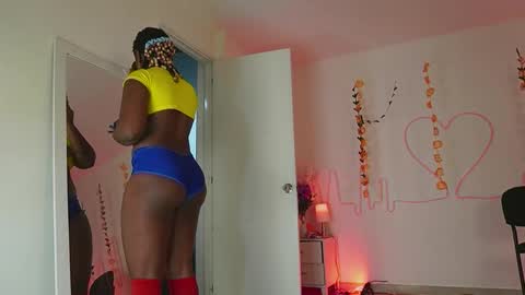 Snapshot of emmasanzoficial chatting on 10-12-25, 11:20 Sara online show from 10-12-25, 11:20