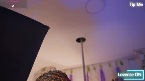 Snapshot of emmasanzoficial chatting on 11-14-25, 11:31 Sara online show from 11-14-25, 11:31