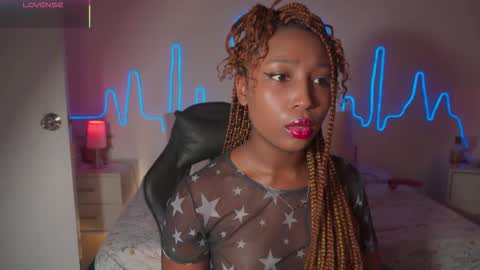 Snapshot of emmasanzoficial chatting on 11-27-25, 11:23 Sara online show from 11-27-25, 11:23