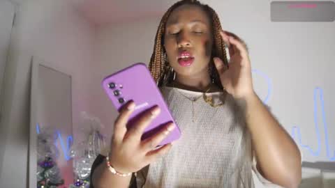 Snapshot of emmasanzoficial chatting on 12-01-25, 12:10 Sara online show from 12-01-25, 12:10