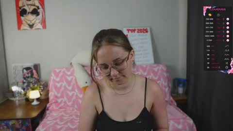 Snapshot of emmatiny chatting on 05-27-26, 05:32 Mia online show from 05-27-26, 05:32