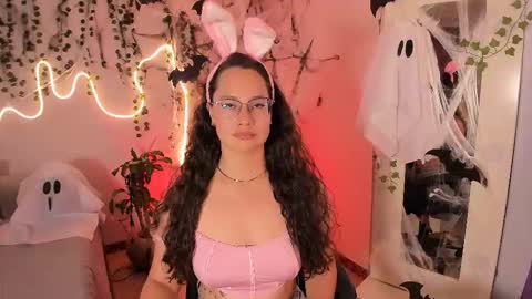 Emma Torres online show from 10-28-25, 05:59