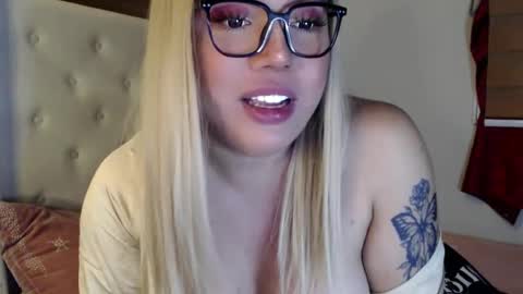 Snapshot of emmawatsoons chatting on 12-27-24, 11:31 YourDreamGirl Emma  online show from 12-27-24, 11:31