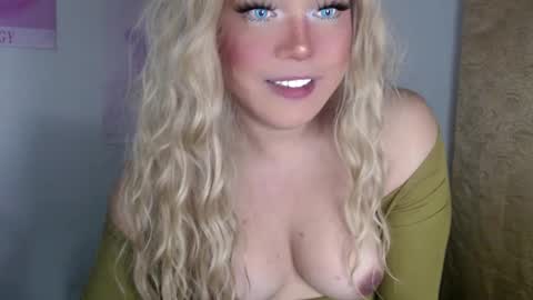 Snapshot of emmawatsoons chatting on 03-12-25, 07:24 YourDreamGirl Emma  online show from 03-12-25, 07:24