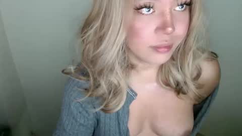 Snapshot of emmawatsoons chatting on 09-20-25, 11:06 YourDreamGirl Emma  online show from 09-20-25, 11:06