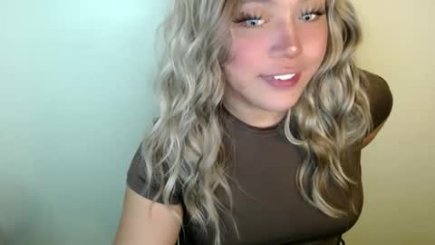 Snapshot of emmawatsoons chatting on 09-25-25, 04:32 YourDreamGirl Emma  online show from 09-25-25, 04:32