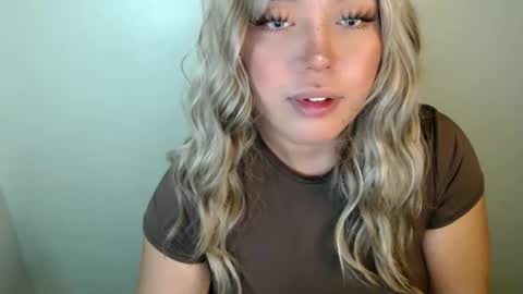 Snapshot of emmawatsoons chatting on 09-26-25, 04:38 YourDreamGirl Emma  online show from 09-26-25, 04:38