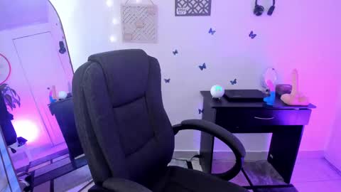 EMMA online show from 01-22-25, 01:21