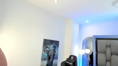 Emmet online show from 10-11-25, 03:43