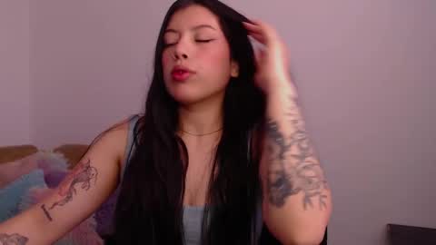 Snapshot of emmi_0 chatting on 01-27-25, 09:55 Emily  Independent model online show from 01-27-25, 09:55