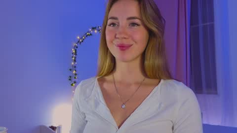 Snapshot of emmi_rosee chatting on 01-11-25, 05:07 Miss Emmi online show from 01-11-25, 05:07