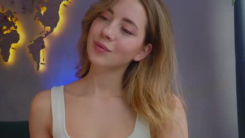 Snapshot of emmi_rosee chatting on 02-06-25, 09:00 Miss Emmi online show from 02-06-25, 09:00