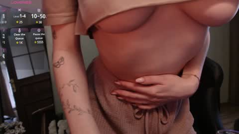 Snapshot of emmiclo chatting on 01-24-25, 08:55 Emily online show from 01-24-25, 08:55