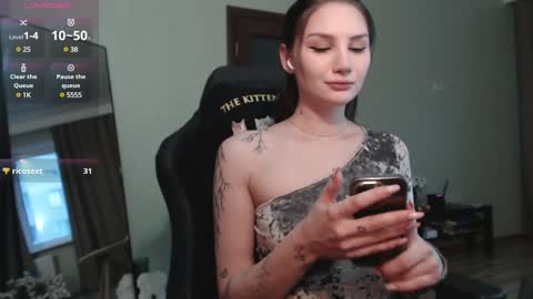 Snapshot of emmiclo chatting on 01-26-25, 06:59 Emily online show from 01-26-25, 06:59