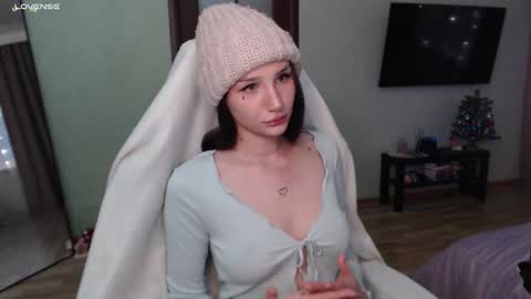 Snapshot of emmiclo chatting on 12-15-25, 06:39 Emily online show from 12-15-25, 06:39