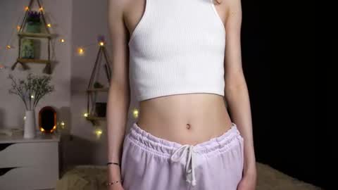 Snapshot of emmie_everly chatting on 10-05-25, 07:34 emmie_everly online show from 10-05-25, 07:34