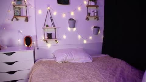 Snapshot of emmie_everly chatting on 10-09-25, 07:23 emmie_everly online show from 10-09-25, 07:23