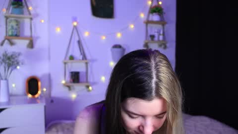 Snapshot of emmie_everly chatting on 10-10-25, 07:13 emmie_everly online show from 10-10-25, 07:13