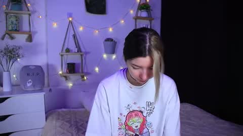 Snapshot of emmie_everly chatting on 10-11-25, 07:12 emmie_everly online show from 10-11-25, 07:12