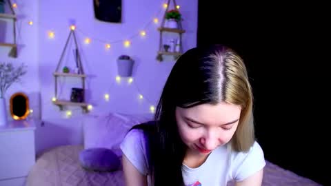 Snapshot of emmie_everly chatting on 10-16-25, 07:26 emmie_everly online show from 10-16-25, 07:26