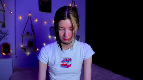 Snapshot of emmie_everly chatting on 10-18-25, 07:14 emmie_everly online show from 10-18-25, 07:14